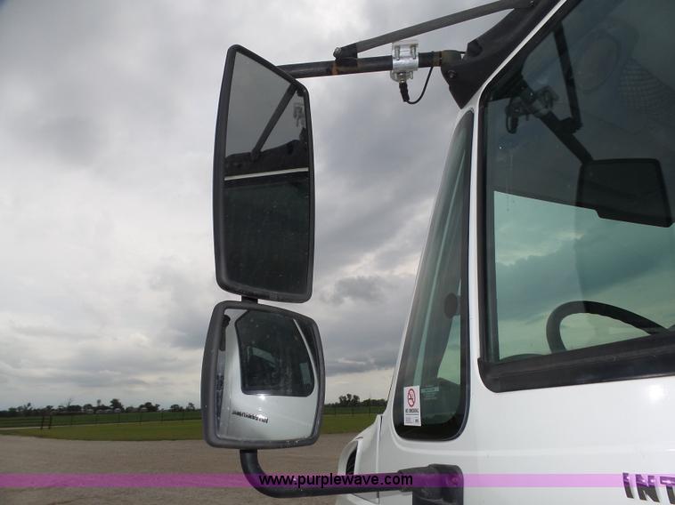 image for item L4004 2003 International DuraStar 4300 pothole patching truck