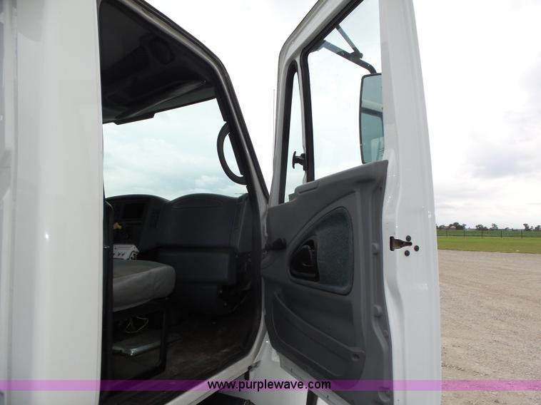 image for item L4004 2003 International DuraStar 4300 pothole patching truck