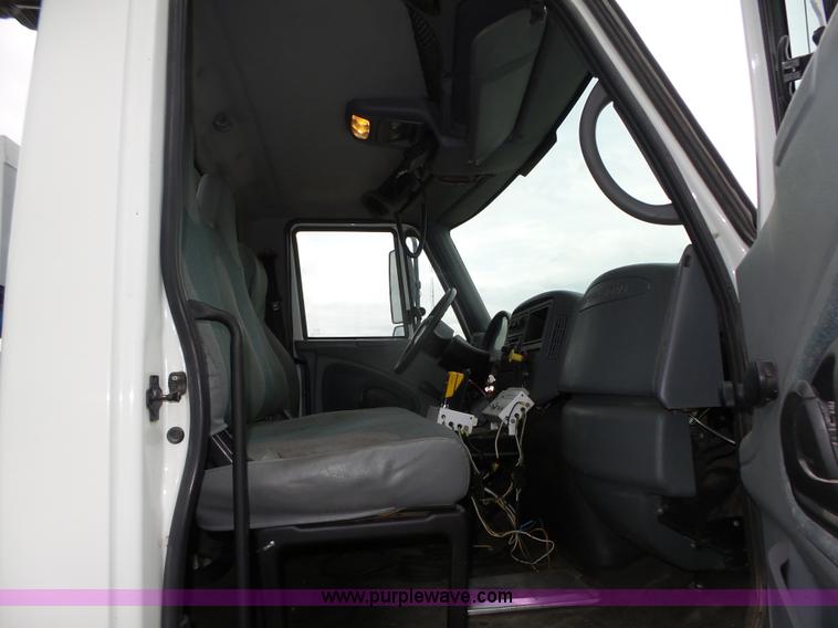 image for item L4004 2003 International DuraStar 4300 pothole patching truck