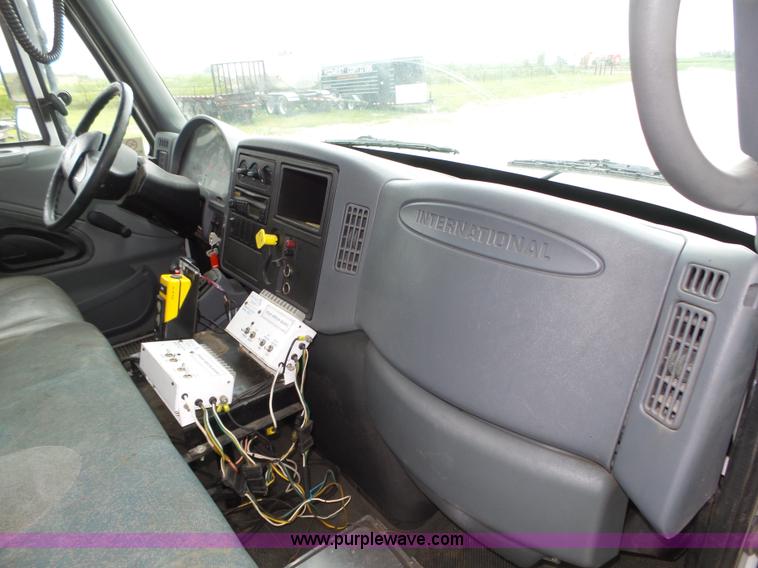 image for item L4004 2003 International DuraStar 4300 pothole patching truck