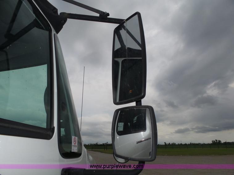 image for item L4004 2003 International DuraStar 4300 pothole patching truck