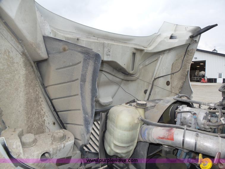 image for item L4004 2003 International DuraStar 4300 pothole patching truck