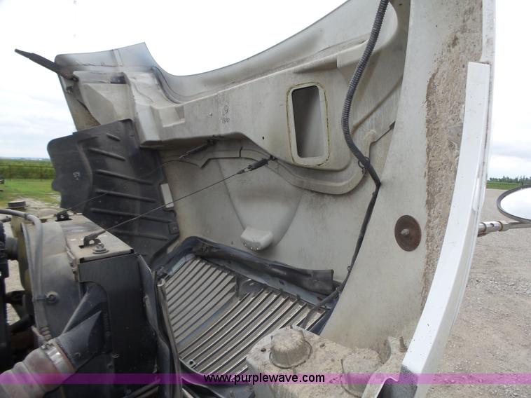 image for item L4004 2003 International DuraStar 4300 pothole patching truck