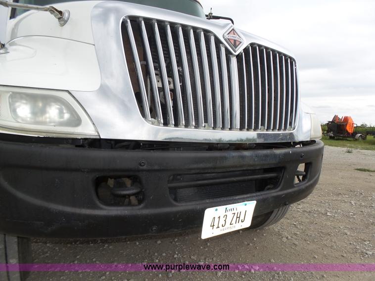 image for item L4004 2003 International DuraStar 4300 pothole patching truck