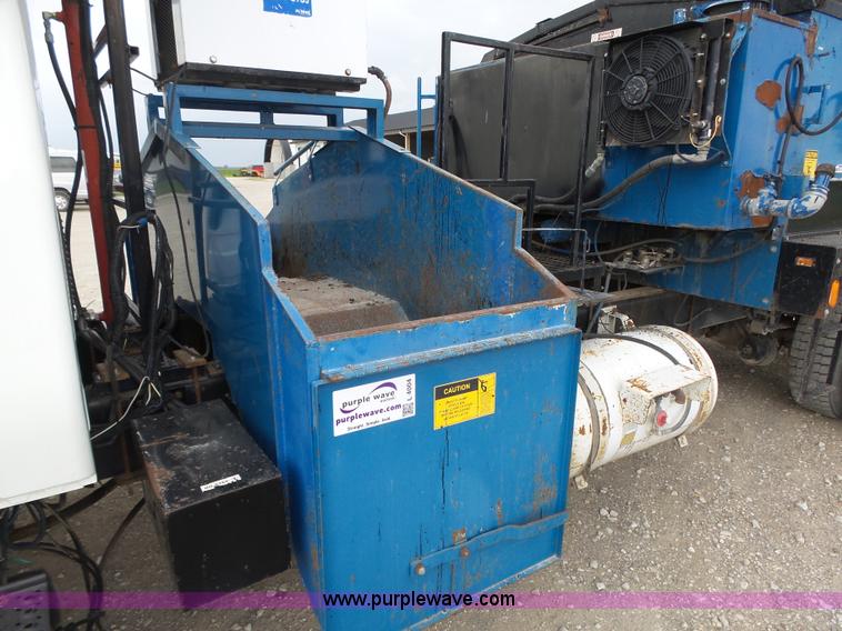 image for item L4004 2003 International DuraStar 4300 pothole patching truck