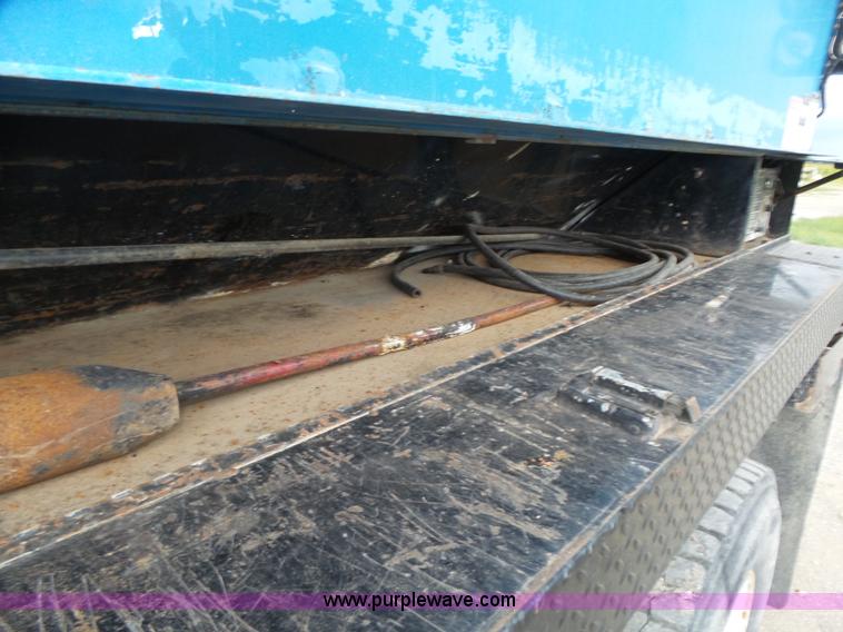 image for item L4004 2003 International DuraStar 4300 pothole patching truck