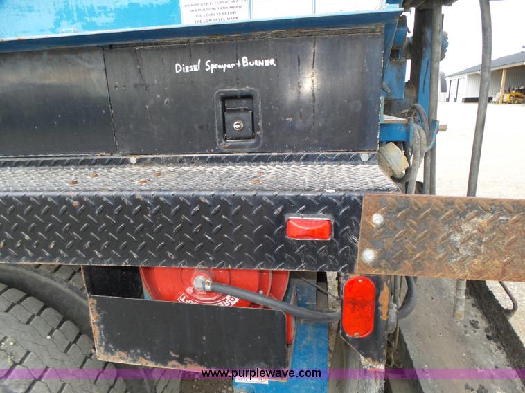 image for item L4004 2003 International DuraStar 4300 pothole patching truck