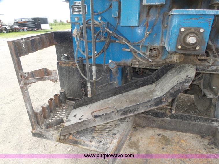 image for item L4004 2003 International DuraStar 4300 pothole patching truck