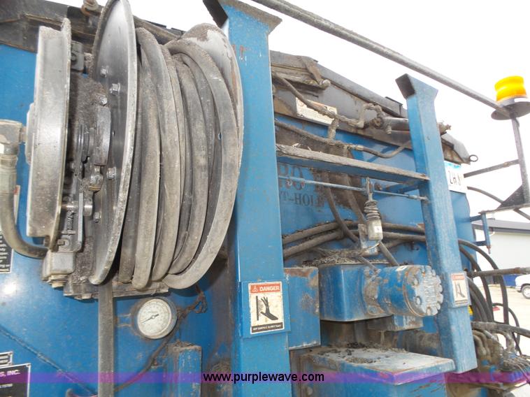 image for item L4004 2003 International DuraStar 4300 pothole patching truck