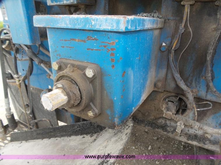 image for item L4004 2003 International DuraStar 4300 pothole patching truck