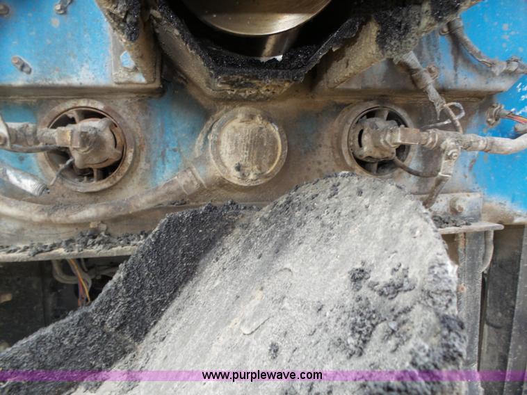 image for item L4004 2003 International DuraStar 4300 pothole patching truck