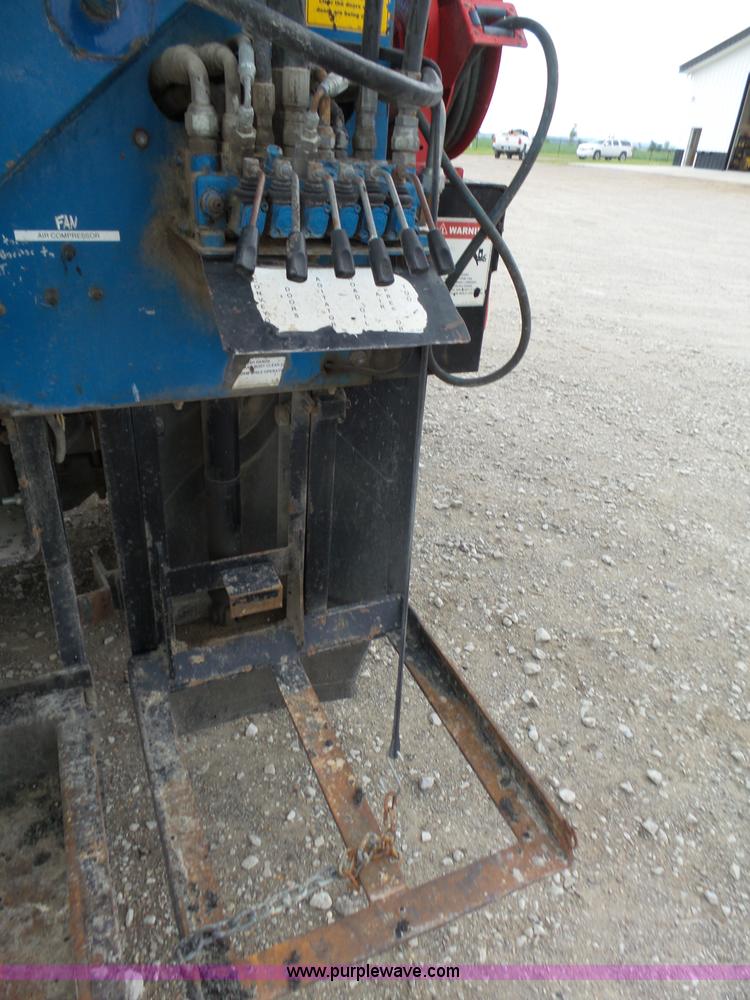 image for item L4004 2003 International DuraStar 4300 pothole patching truck