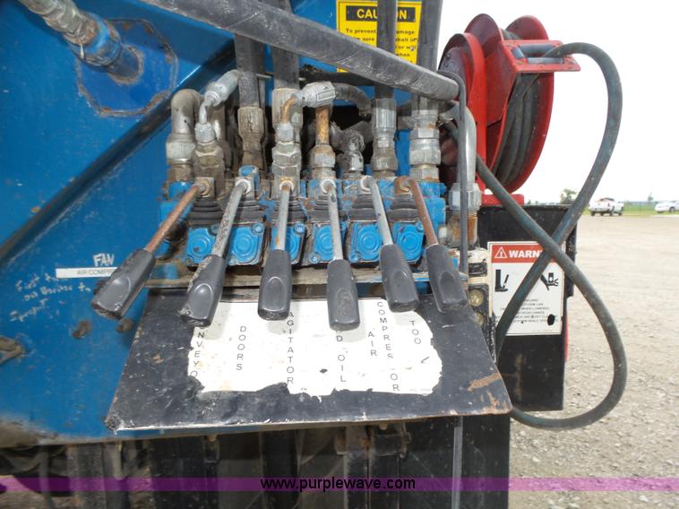 image for item L4004 2003 International DuraStar 4300 pothole patching truck