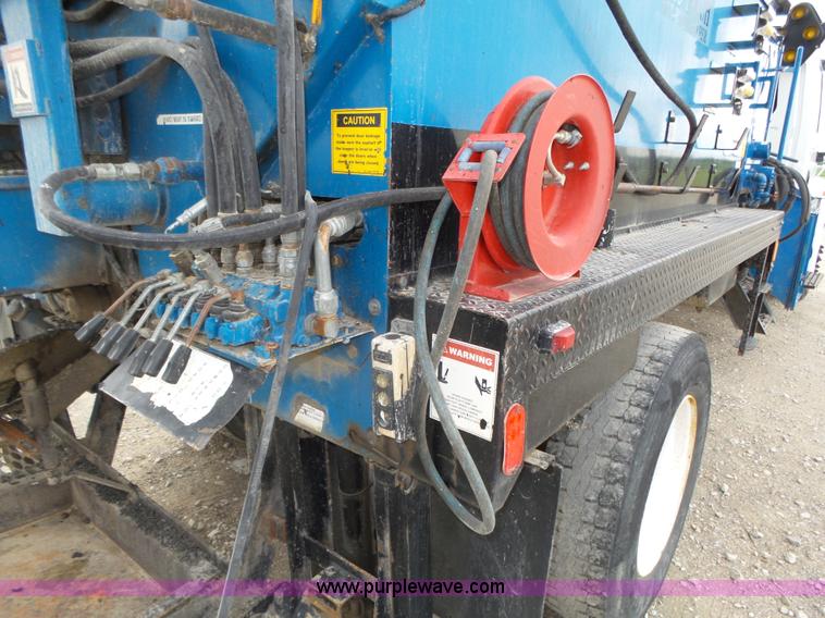 image for item L4004 2003 International DuraStar 4300 pothole patching truck