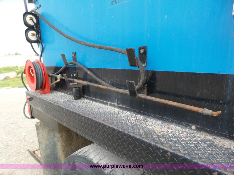 image for item L4004 2003 International DuraStar 4300 pothole patching truck