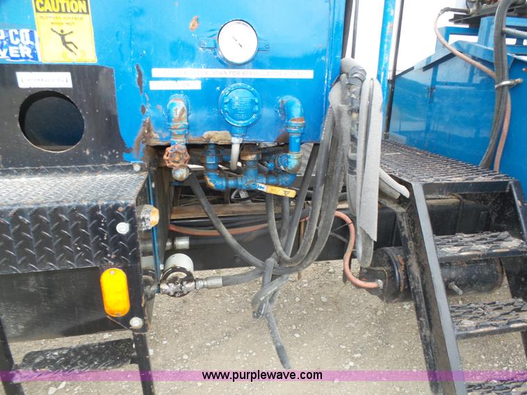 image for item L4004 2003 International DuraStar 4300 pothole patching truck