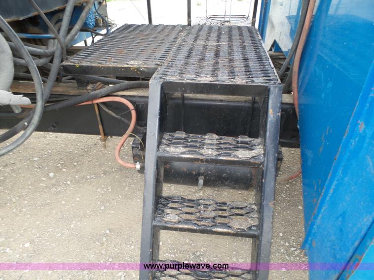 image for item L4004 2003 International DuraStar 4300 pothole patching truck