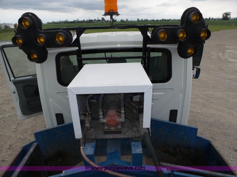 image for item L4004 2003 International DuraStar 4300 pothole patching truck