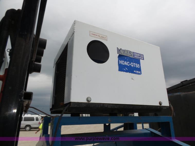 image for item L4004 2003 International DuraStar 4300 pothole patching truck