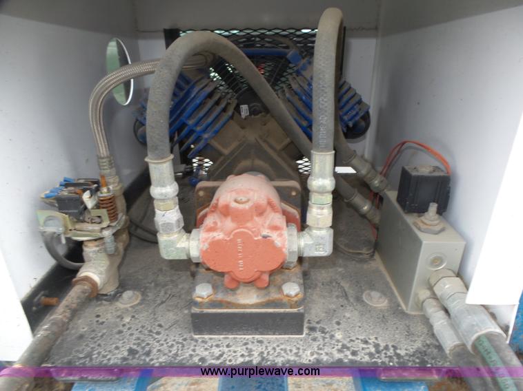 image for item L4004 2003 International DuraStar 4300 pothole patching truck