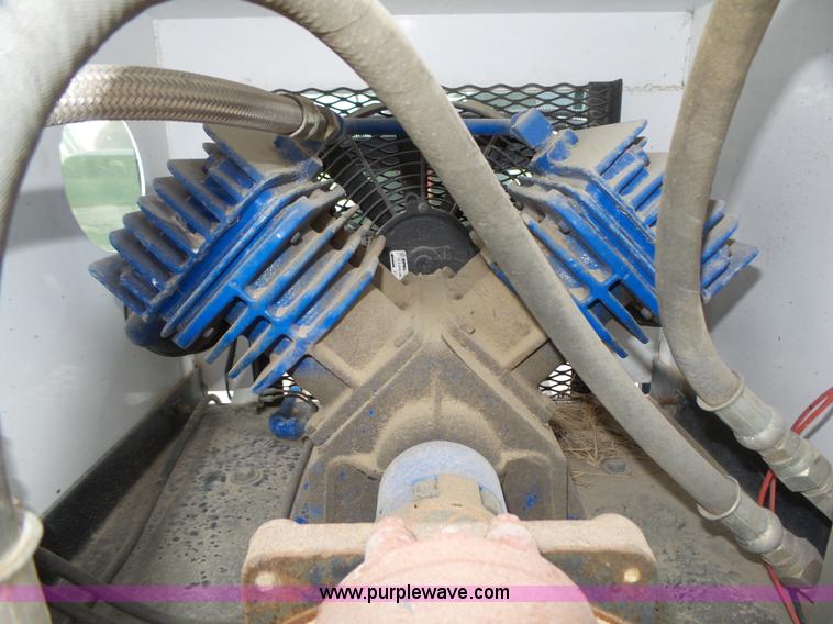 image for item L4004 2003 International DuraStar 4300 pothole patching truck