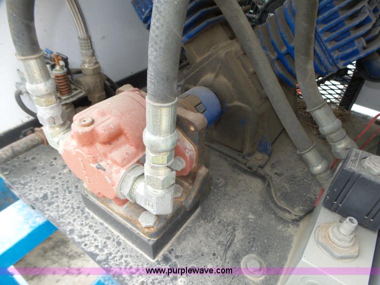 image for item L4004 2003 International DuraStar 4300 pothole patching truck