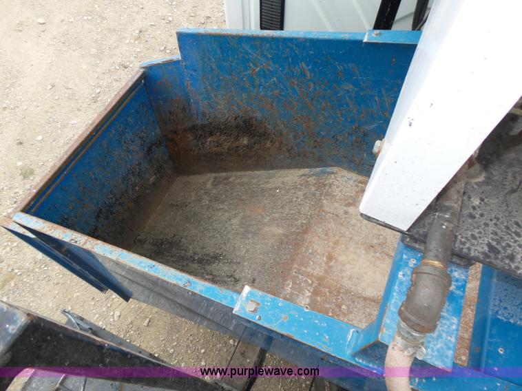 image for item L4004 2003 International DuraStar 4300 pothole patching truck