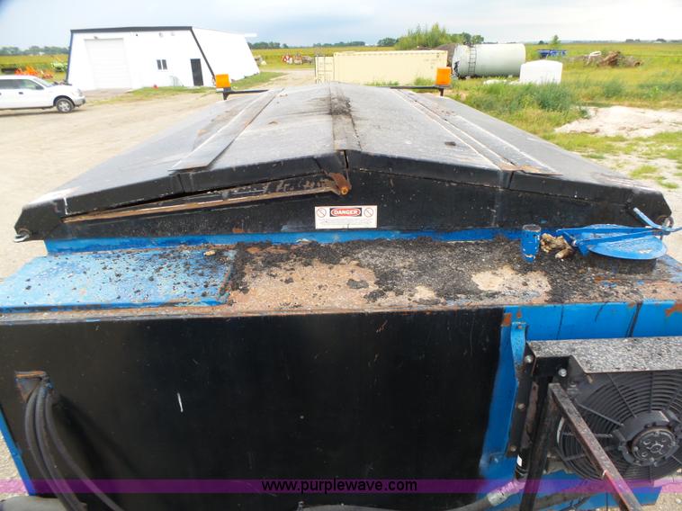 image for item L4004 2003 International DuraStar 4300 pothole patching truck