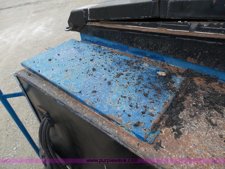 image for item L4004 2003 International DuraStar 4300 pothole patching truck