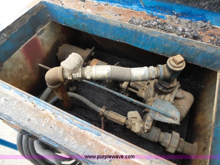 image for item L4004 2003 International DuraStar 4300 pothole patching truck