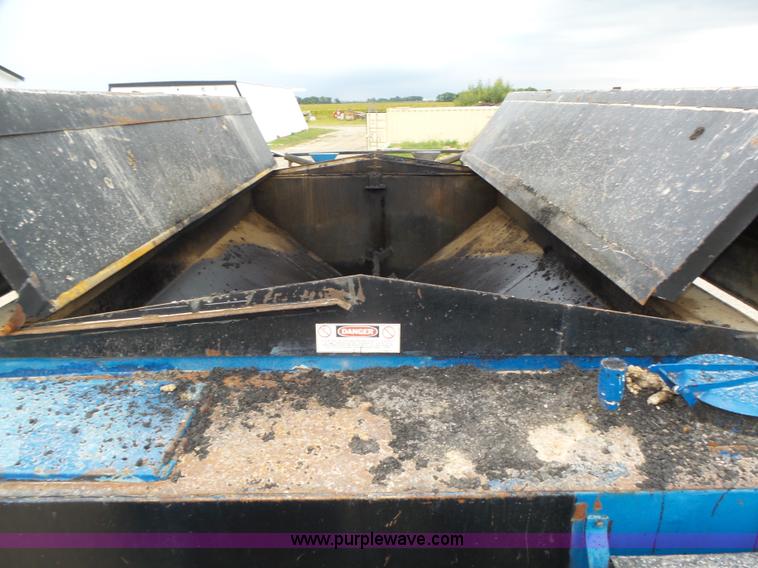 image for item L4004 2003 International DuraStar 4300 pothole patching truck