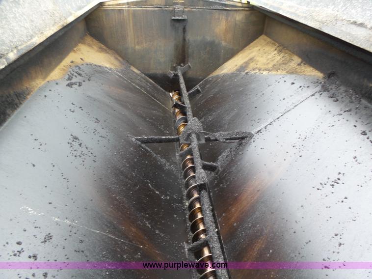 image for item L4004 2003 International DuraStar 4300 pothole patching truck