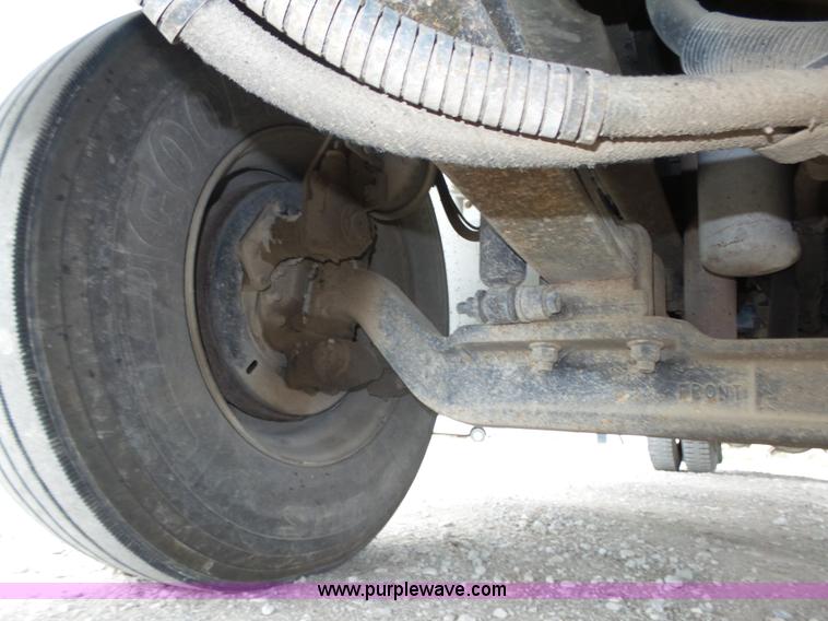 image for item L4004 2003 International DuraStar 4300 pothole patching truck