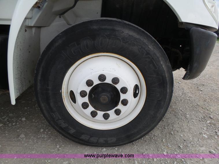 image for item L4004 2003 International DuraStar 4300 pothole patching truck