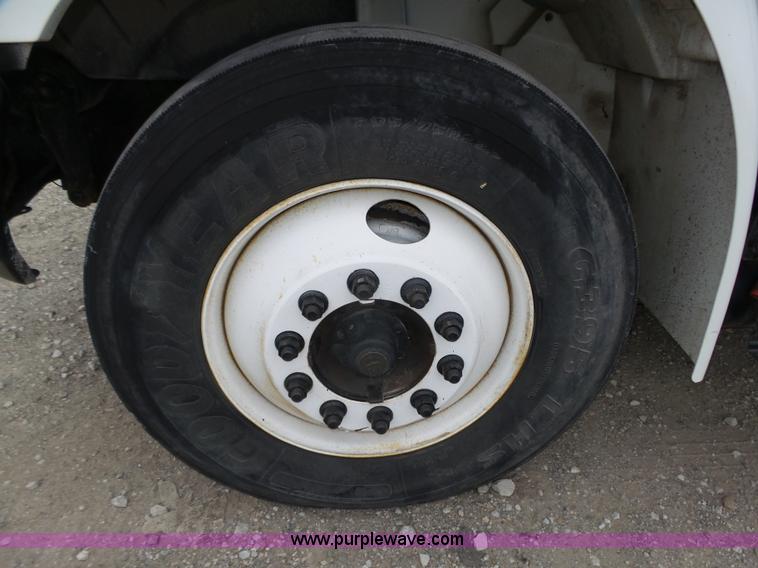 image for item L4004 2003 International DuraStar 4300 pothole patching truck