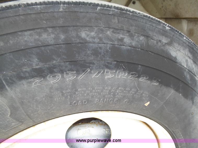 image for item L4004 2003 International DuraStar 4300 pothole patching truck