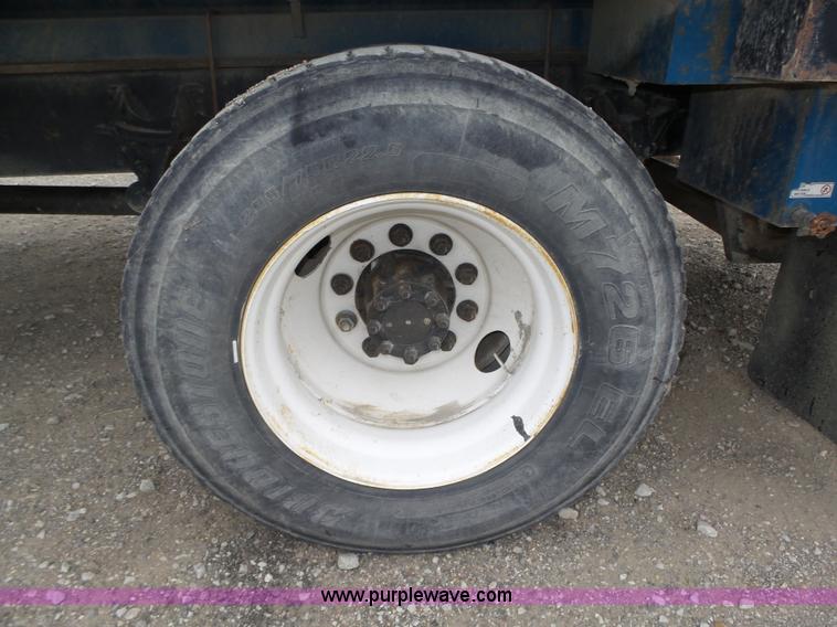 image for item L4004 2003 International DuraStar 4300 pothole patching truck