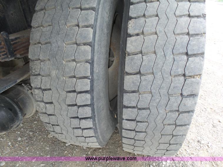 image for item L4004 2003 International DuraStar 4300 pothole patching truck