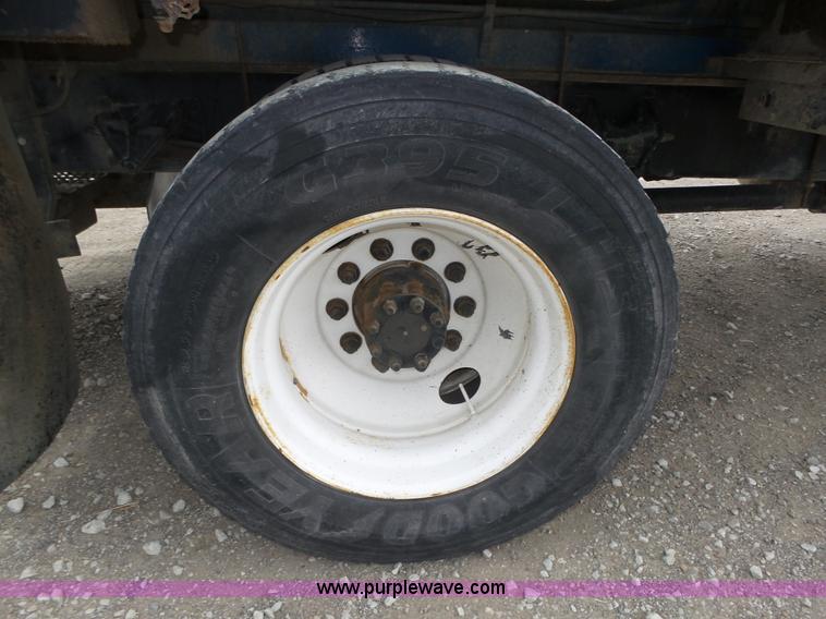 image for item L4004 2003 International DuraStar 4300 pothole patching truck