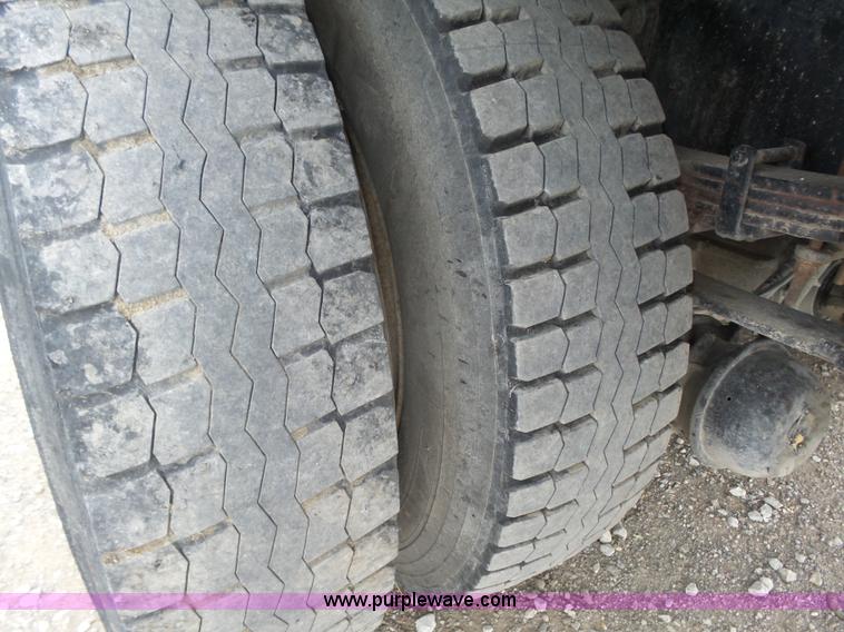 image for item L4004 2003 International DuraStar 4300 pothole patching truck