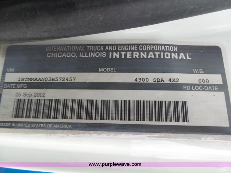 image for item L4004 2003 International DuraStar 4300 pothole patching truck