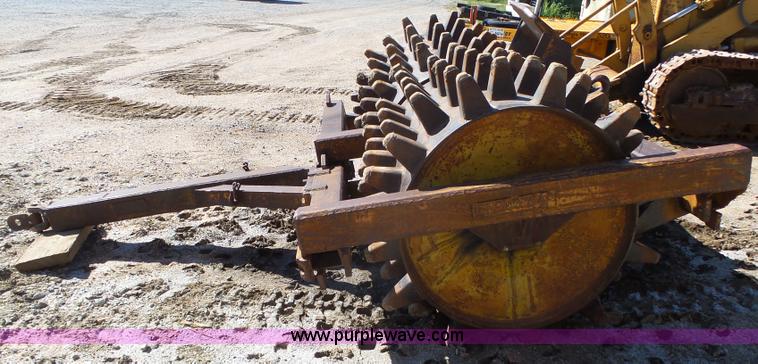 image for item L4019 Etourneau double drum padfoot roller