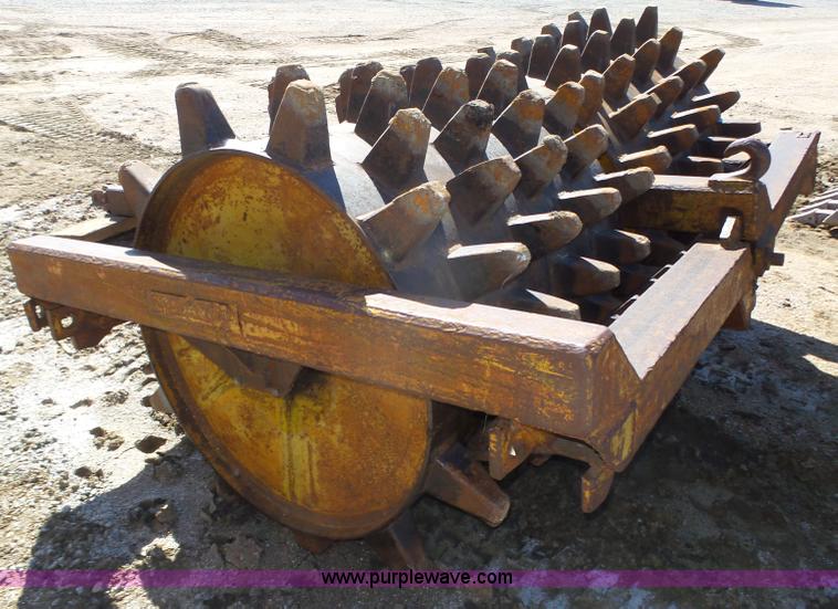 image for item L4019 Etourneau double drum padfoot roller