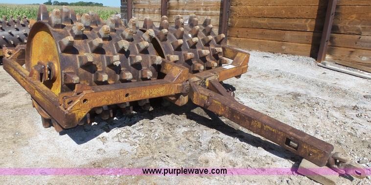 image for item L4019 Etourneau double drum padfoot roller