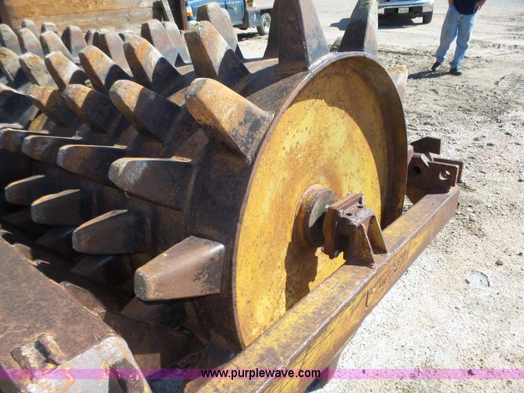 image for item L4019 Etourneau double drum padfoot roller