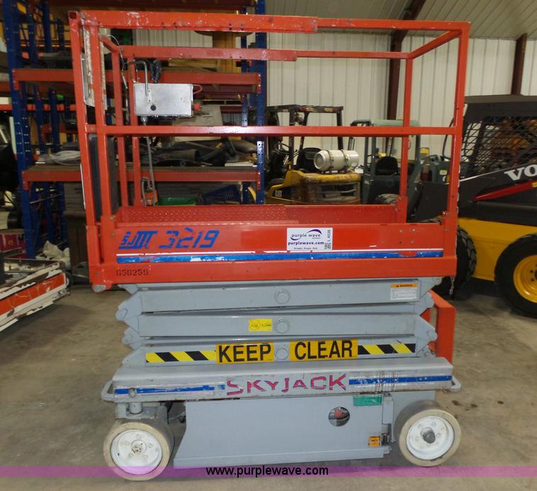 image for item L4038 2004 Sky Jack SJIII 3219 scissor lift