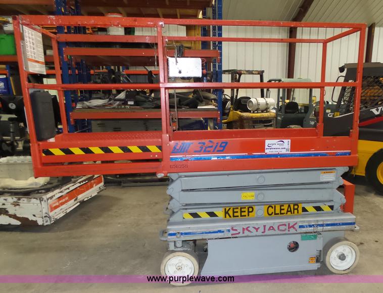image for item L4038 2004 Sky Jack SJIII 3219 scissor lift