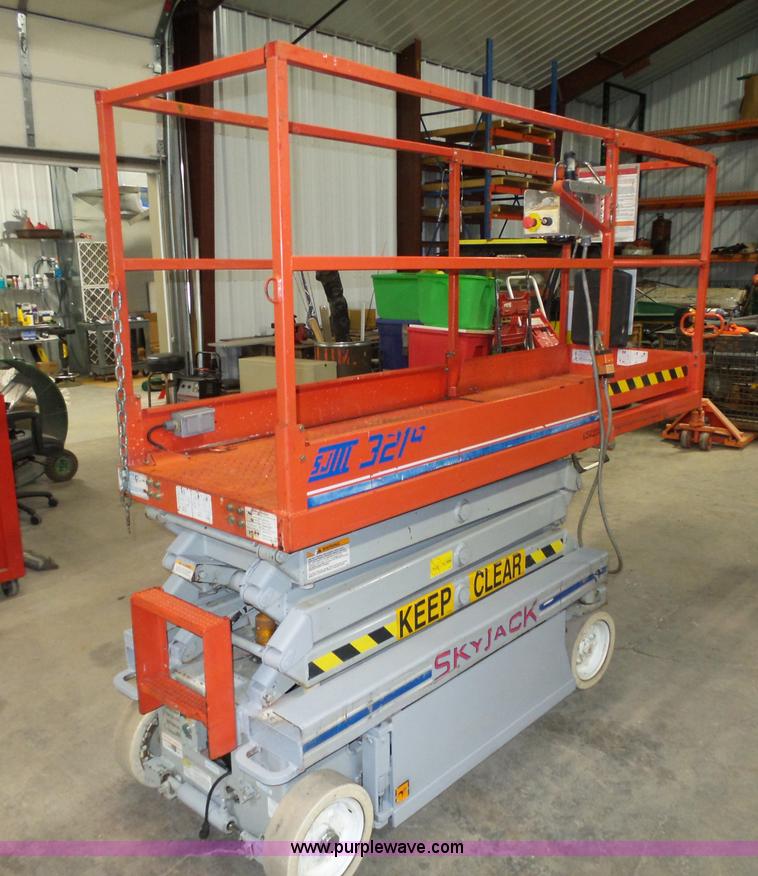 image for item L4038 2004 Sky Jack SJIII 3219 scissor lift