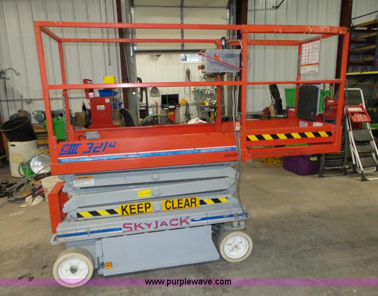 image for item L4038 2004 Sky Jack SJIII 3219 scissor lift