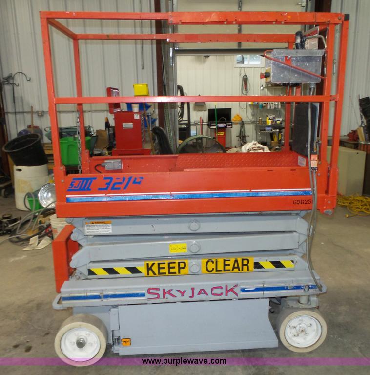 image for item L4038 2004 Sky Jack SJIII 3219 scissor lift